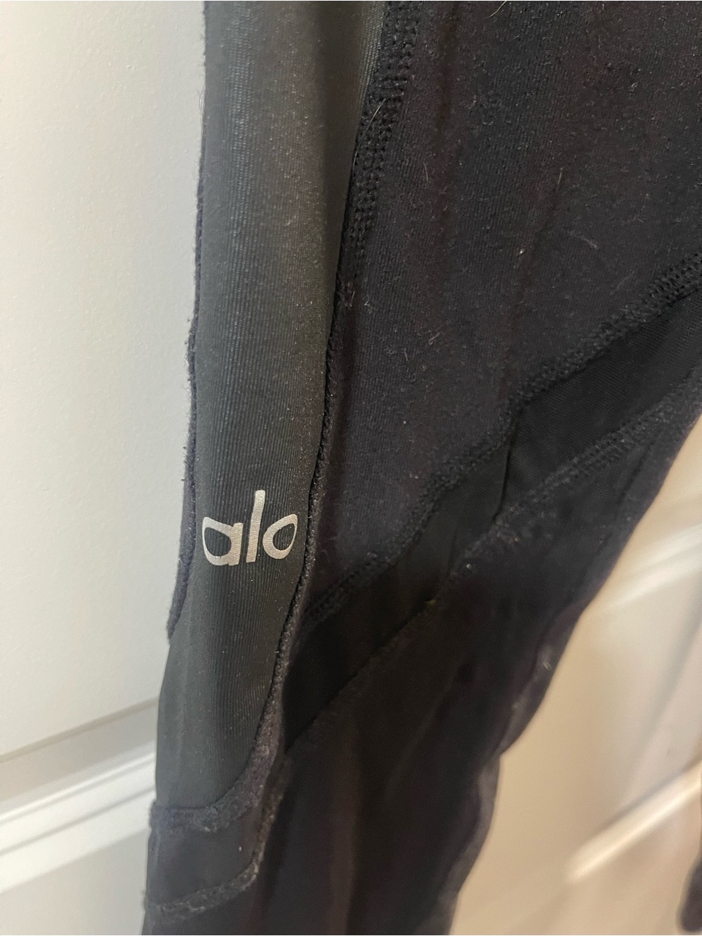 ALO Yoga Flawed Black Womens Performance Leggings Size Small/M - Picture 2 of 3